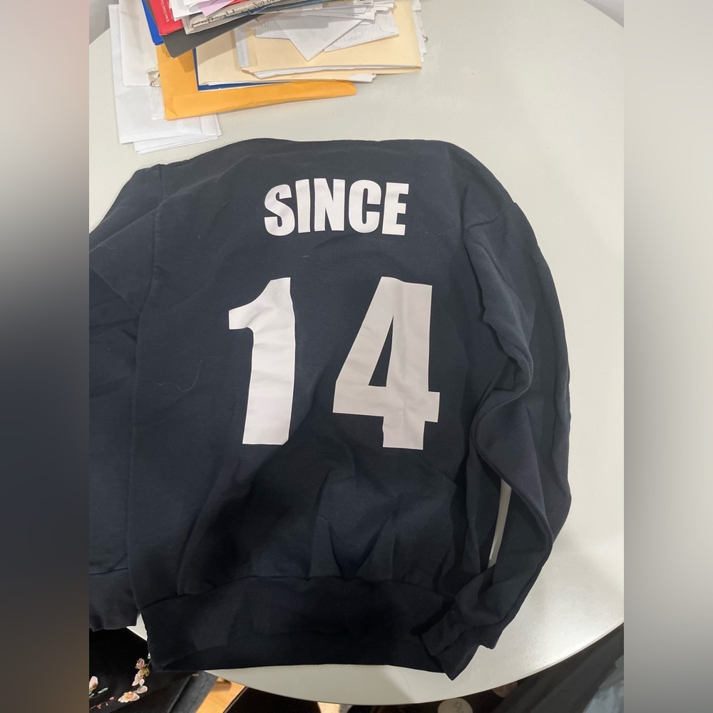 Queen Sweatshirt - Picture 4 of 5